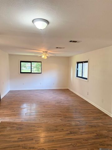 1041 Michigan Ave, Port Allen, LA 70767