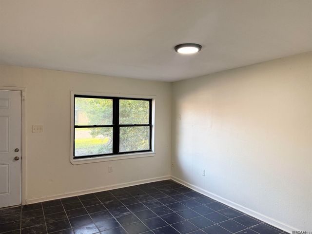 1041 Michigan Ave, Port Allen, LA 70767