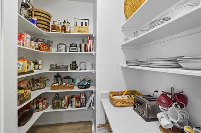 3327 Wolf Ridge Drive, Dublin, OH 43017