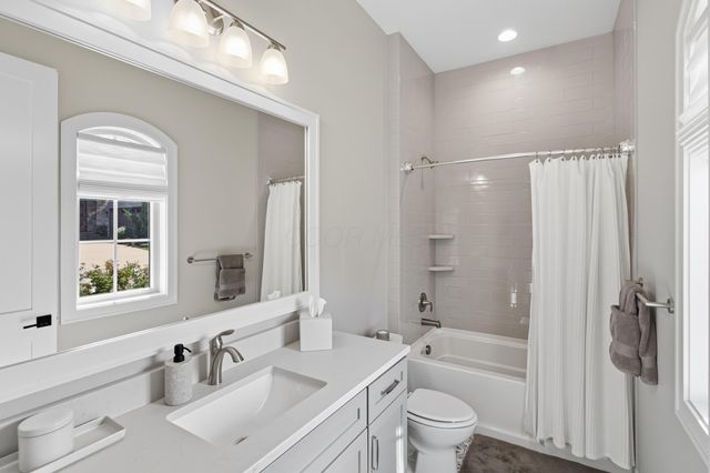 3327 Wolf Ridge Drive, Dublin, OH 43017