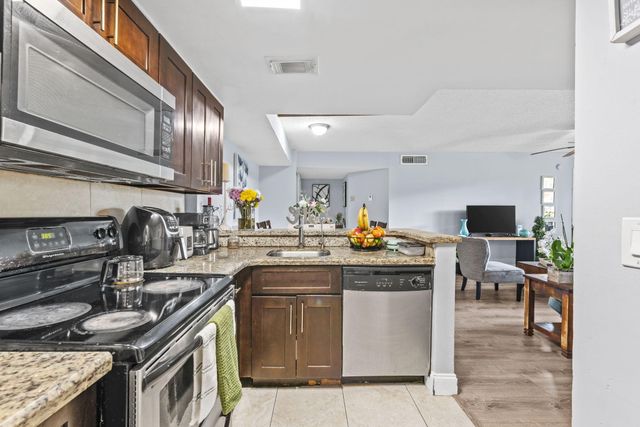 10773 Cleary Boulevard 106, Plantation, FL 33324