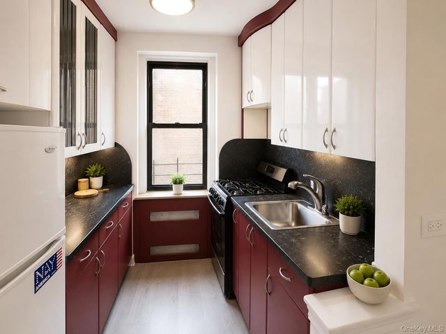118-14 83rd Avenue 3G, Kew Gardens, NY 11415