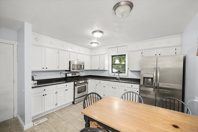 520 Aller Avenue, Elgin, IL 60120