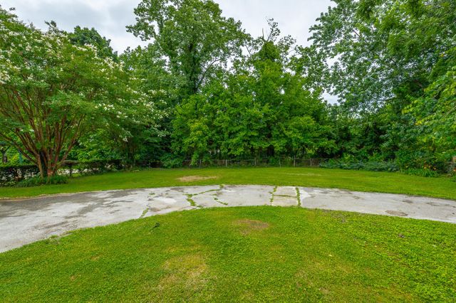 2804 Taft Highway, Signal Mountain, TN 37377