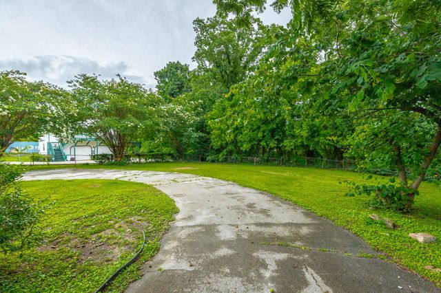 2804 Taft Highway, Signal Mountain, TN 37377