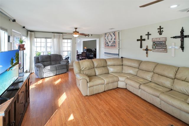 120 Rainbow Cove, Holly Lake Ranch, TX 75765