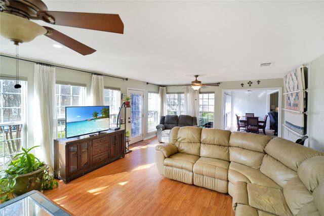 120 Rainbow Cove, Holly Lake Ranch, TX 75765