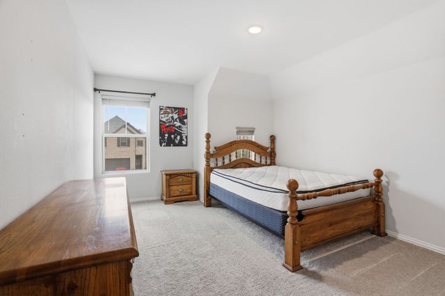 556 Hickory Ridge Drive, Van Alstyne, TX 75495