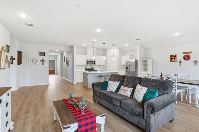 556 Hickory Ridge Drive, Van Alstyne, TX 75495