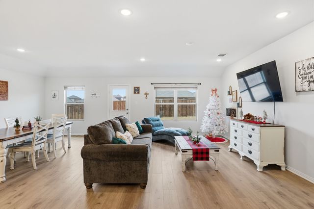 556 Hickory Ridge Drive, Van Alstyne, TX 75495