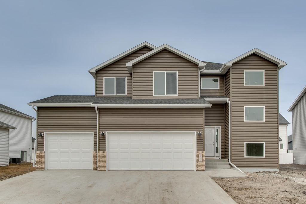 5816 James Drive W, West Fargo, ND 58078