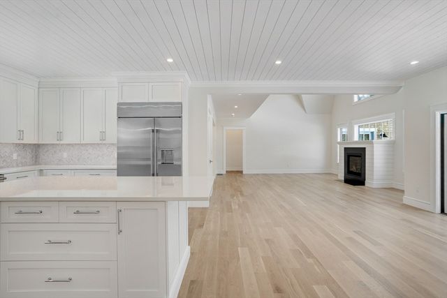 9 Marthas Way, Edgartown, MA 02539