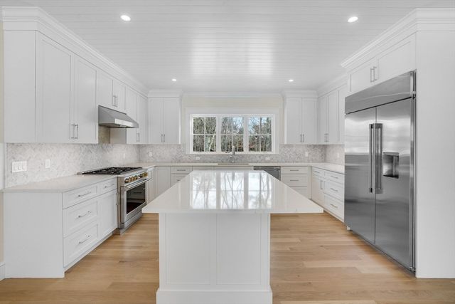 9 Marthas Way, Edgartown, MA 02539