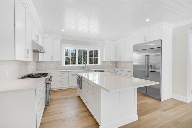 9 Marthas Way, Edgartown, MA 02539