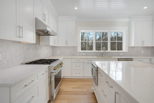 9 Marthas Way, Edgartown, MA 02539