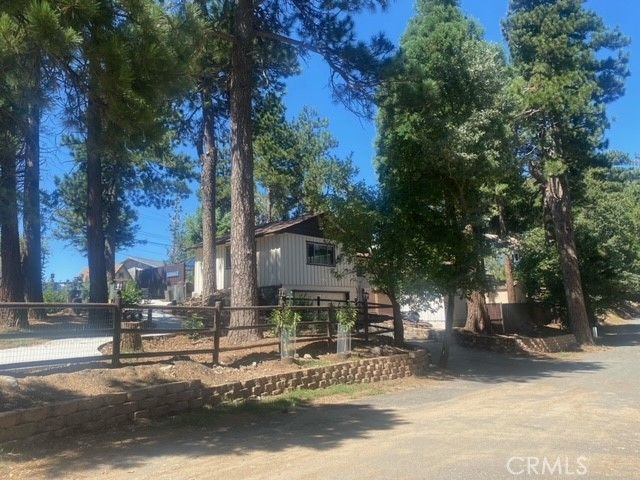 1055 Playground, Crestline, CA 92325