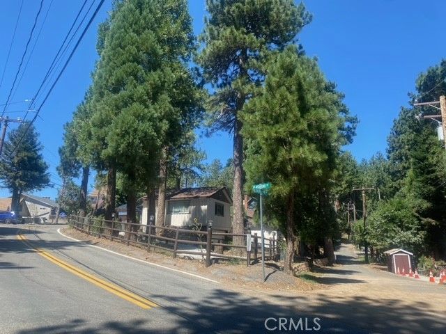 1055 Playground, Crestline, CA 92325