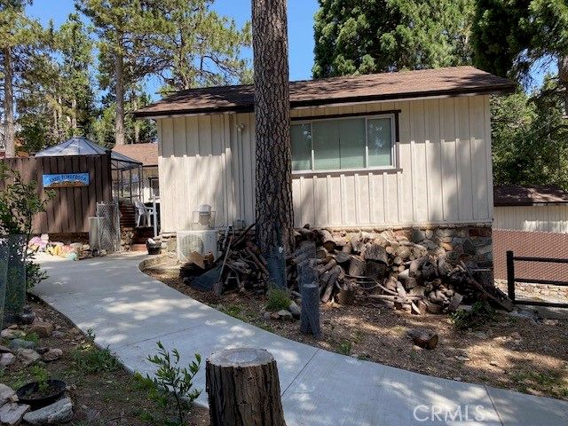 1055 Playground, Crestline, CA 92325