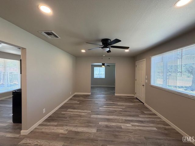 1021 Meredith Drive, Bakersfield, CA 93304