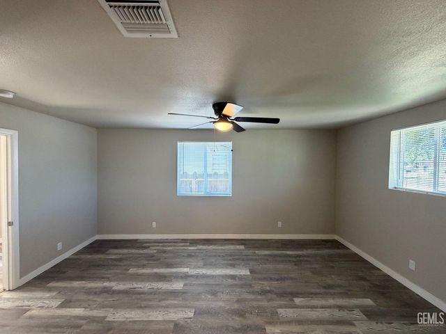 1021 Meredith Drive, Bakersfield, CA 93304