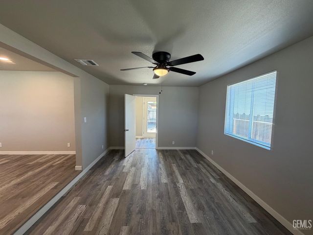1021 Meredith Drive, Bakersfield, CA 93304