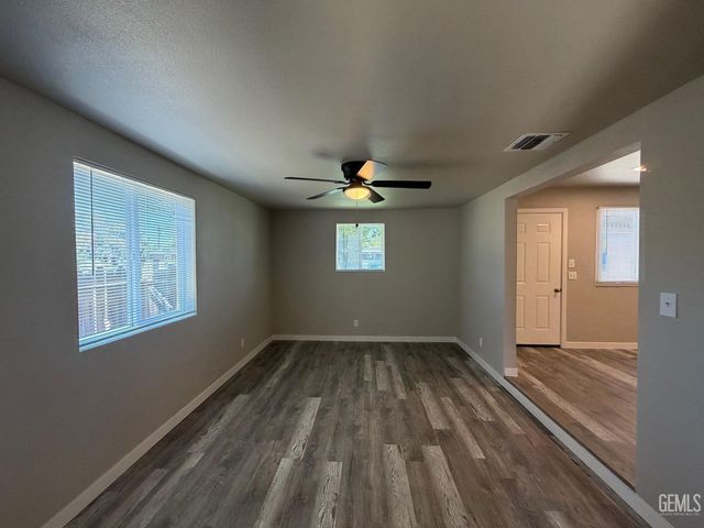1021 Meredith Drive, Bakersfield, CA 93304
