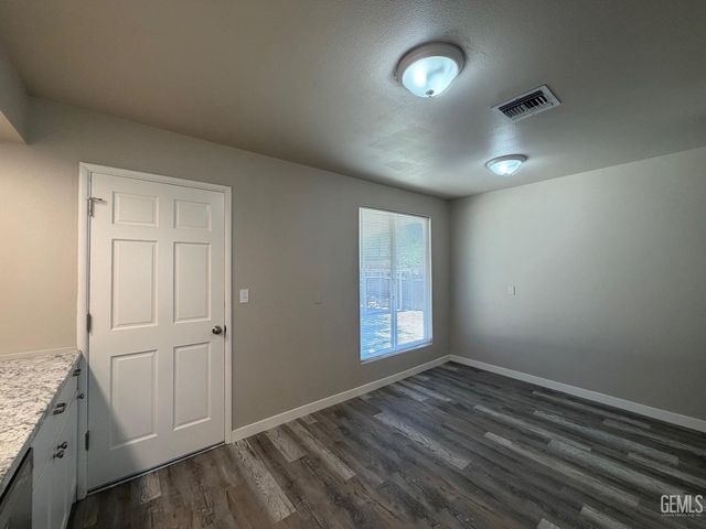 1021 Meredith Drive, Bakersfield, CA 93304