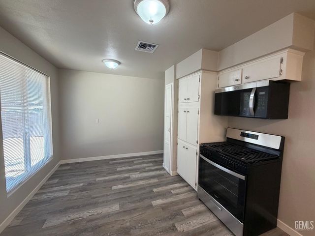 1021 Meredith Drive, Bakersfield, CA 93304
