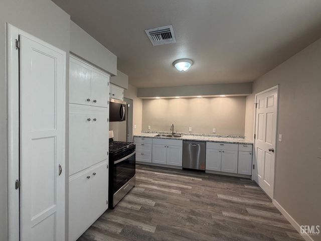 1021 Meredith Drive, Bakersfield, CA 93304
