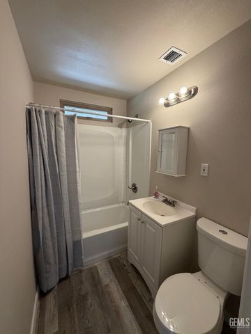 1021 Meredith Drive, Bakersfield, CA 93304