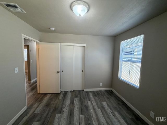 1021 Meredith Drive, Bakersfield, CA 93304