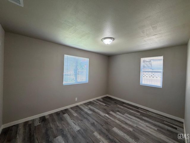 1021 Meredith Drive, Bakersfield, CA 93304