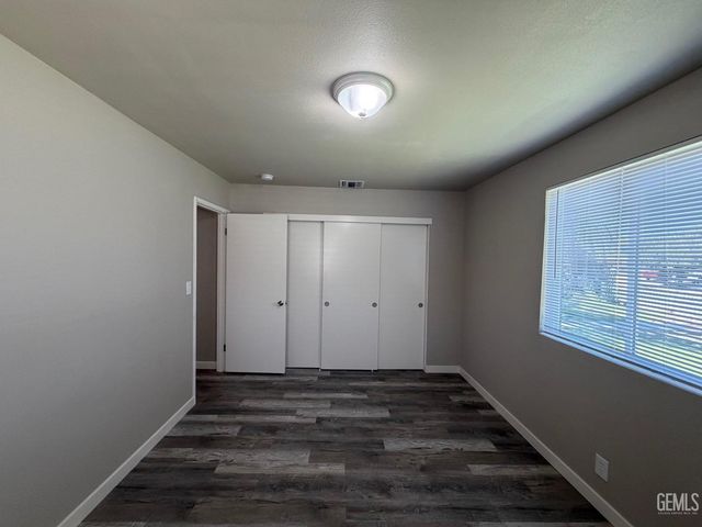 1021 Meredith Drive, Bakersfield, CA 93304