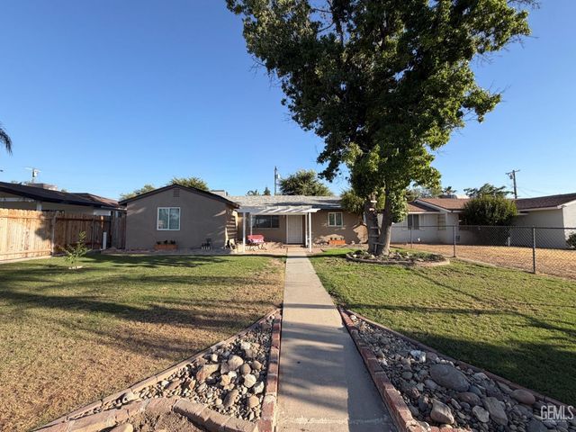 1021 Meredith Drive, Bakersfield, CA 93304