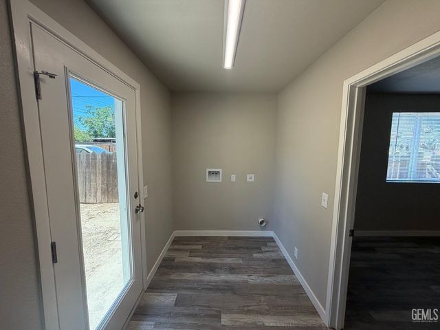 1021 Meredith Drive, Bakersfield, CA 93304