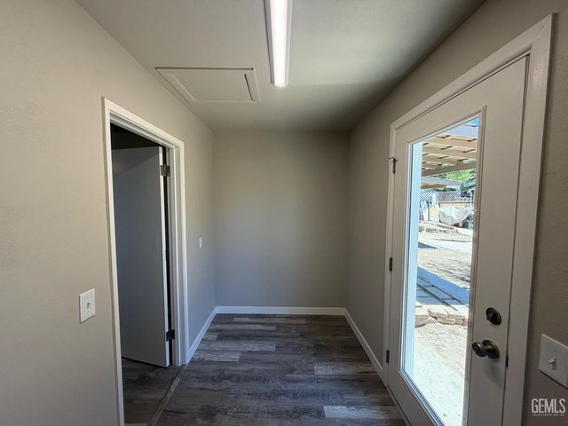 1021 Meredith Drive, Bakersfield, CA 93304