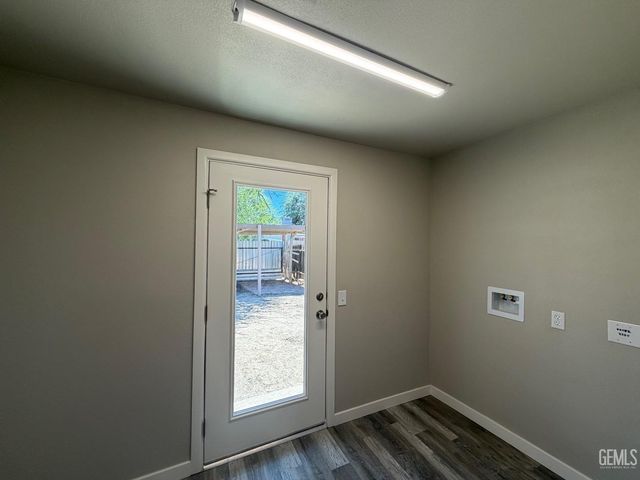 1021 Meredith Drive, Bakersfield, CA 93304