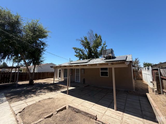 1021 Meredith Drive, Bakersfield, CA 93304