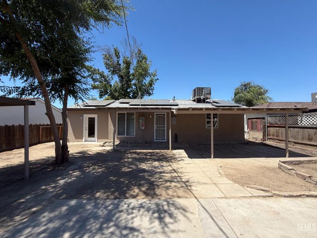 1021 Meredith Drive, Bakersfield, CA 93304