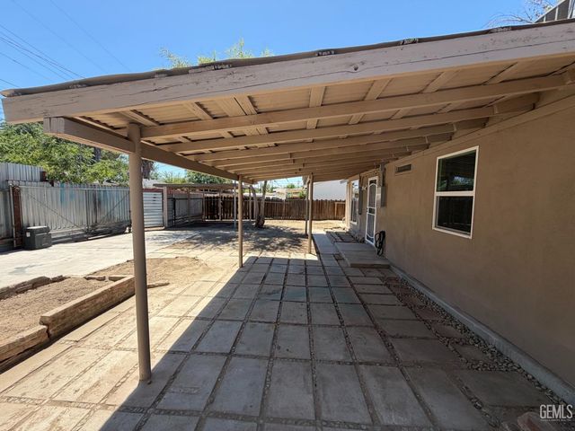 1021 Meredith Drive, Bakersfield, CA 93304