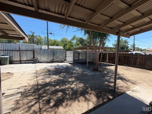 1021 Meredith Drive, Bakersfield, CA 93304