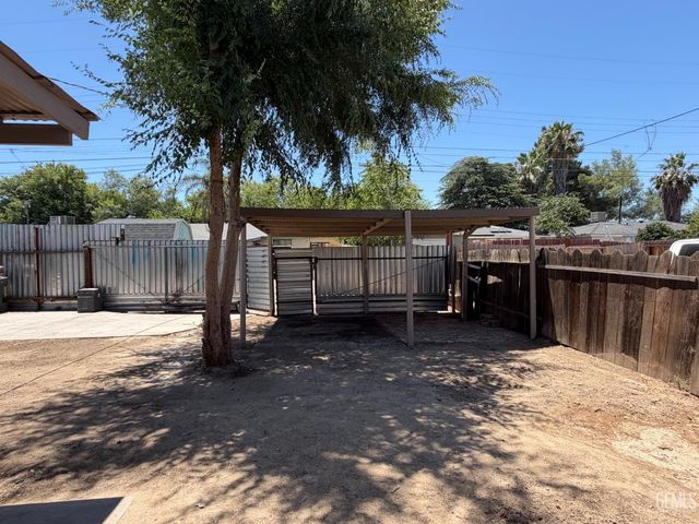 1021 Meredith Drive, Bakersfield, CA 93304