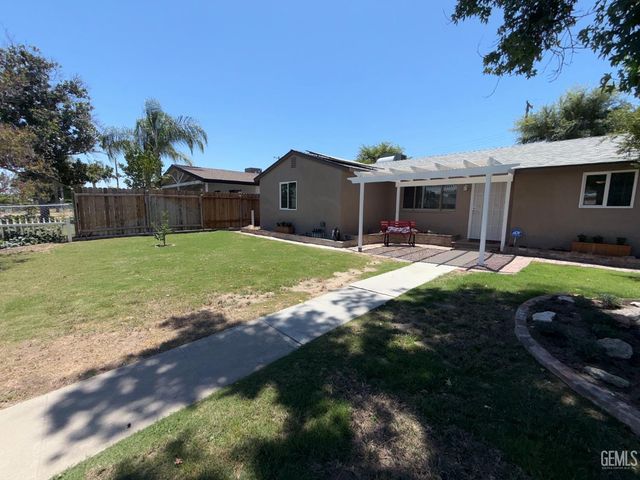 1021 Meredith Drive, Bakersfield, CA 93304