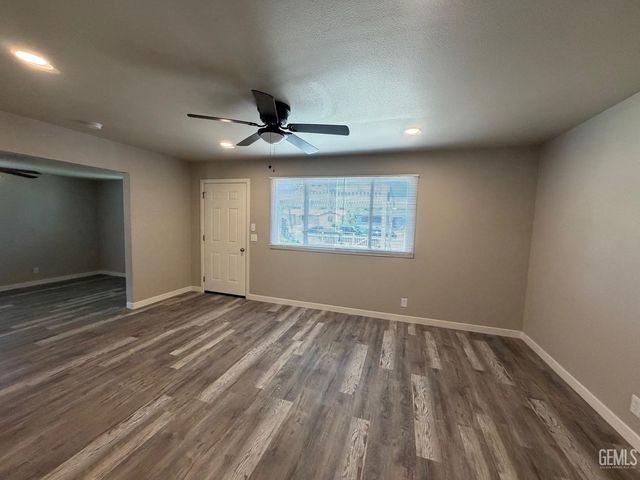 1021 Meredith Drive, Bakersfield, CA 93304