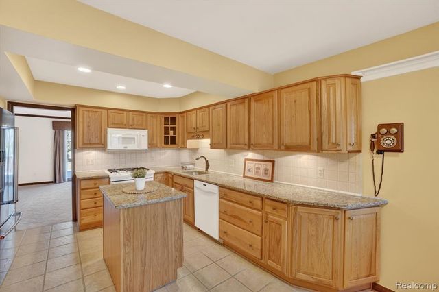 12342 Pinecrest Drive, Plymouth, MI 48170