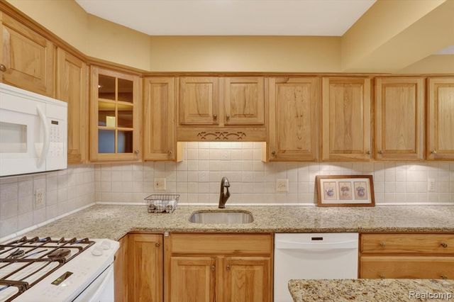 12342 Pinecrest Drive, Plymouth, MI 48170