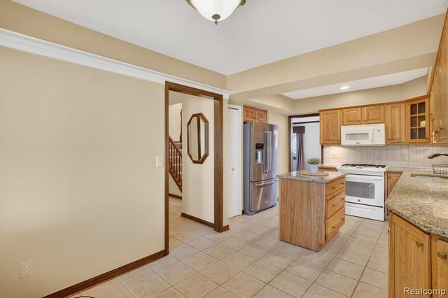 12342 Pinecrest Drive, Plymouth, MI 48170