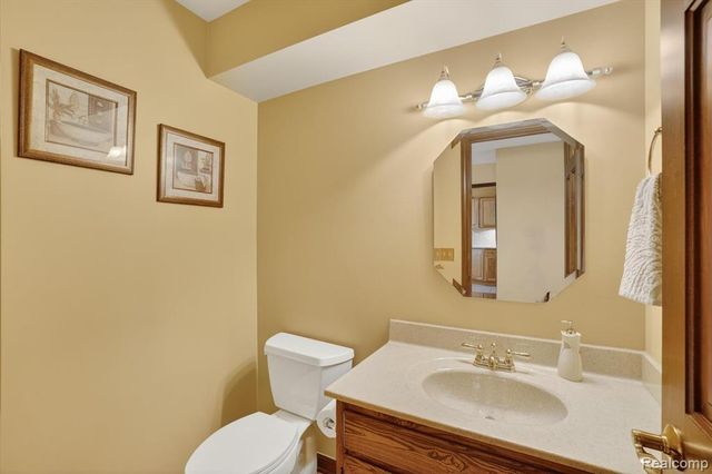12342 Pinecrest Drive, Plymouth, MI 48170