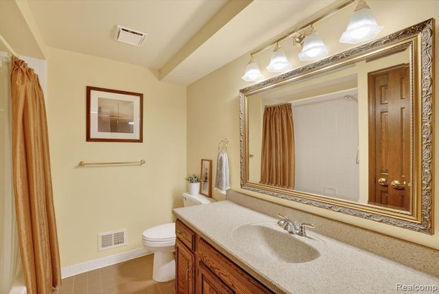 12342 Pinecrest Drive, Plymouth, MI 48170