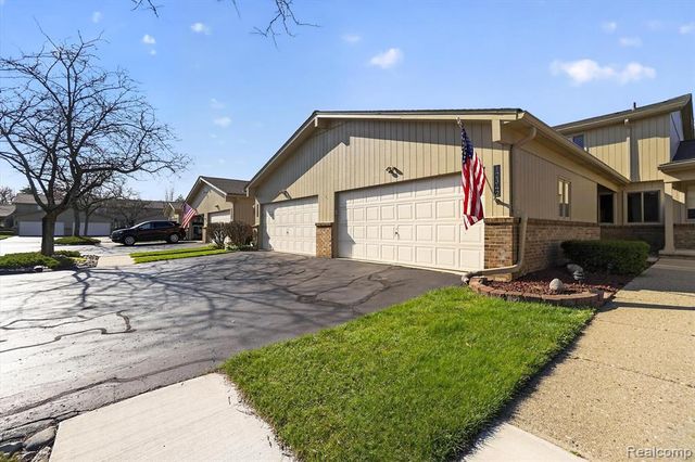 12342 Pinecrest Drive, Plymouth, MI 48170